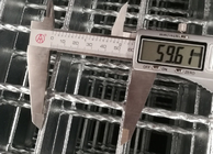 뜨거운 아연도강 회절격자 편평한 표면을 용접하는 60x50mm 메쉬 언론